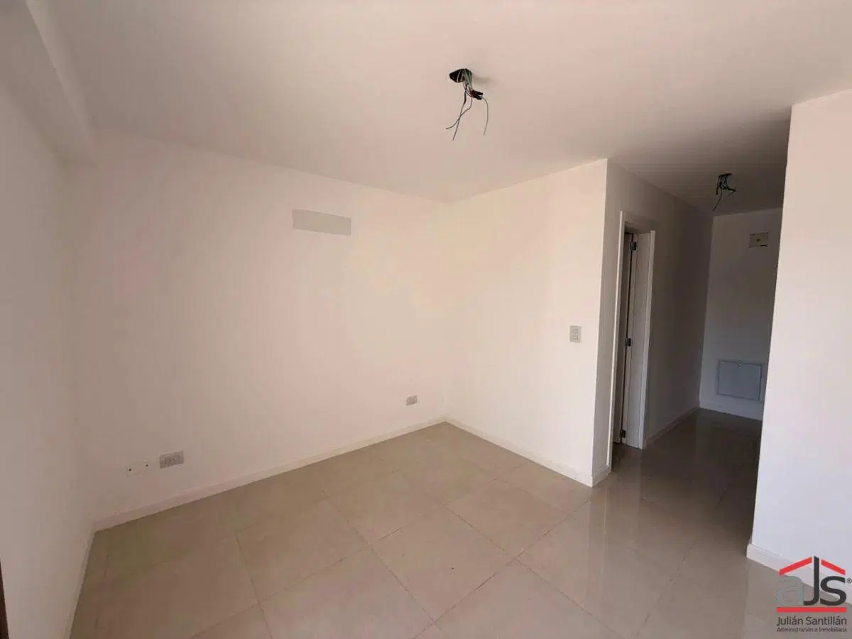 2 Ambientes Amplio y Luminoso con Balcón al Frente | Edificio Moderno | Plaza Mitre 5