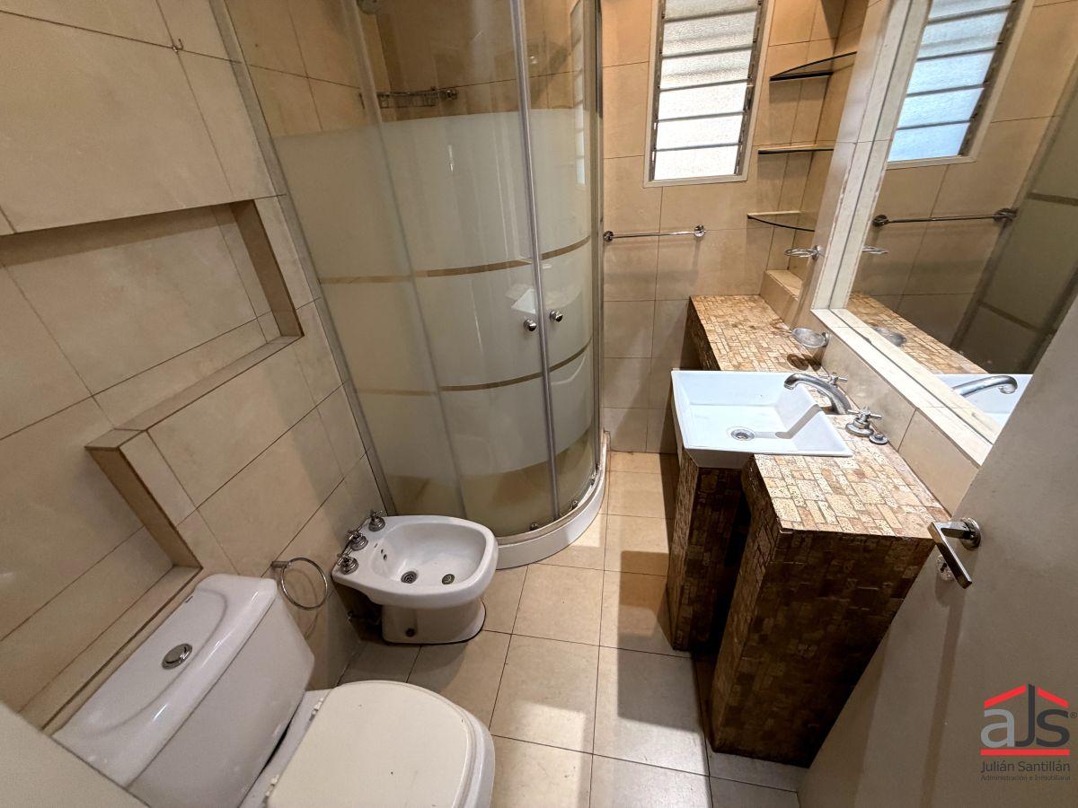 Foto de Casa de 3 ambientes con garaje, quincho y amplio patio en Barrio Villa, imagen 3