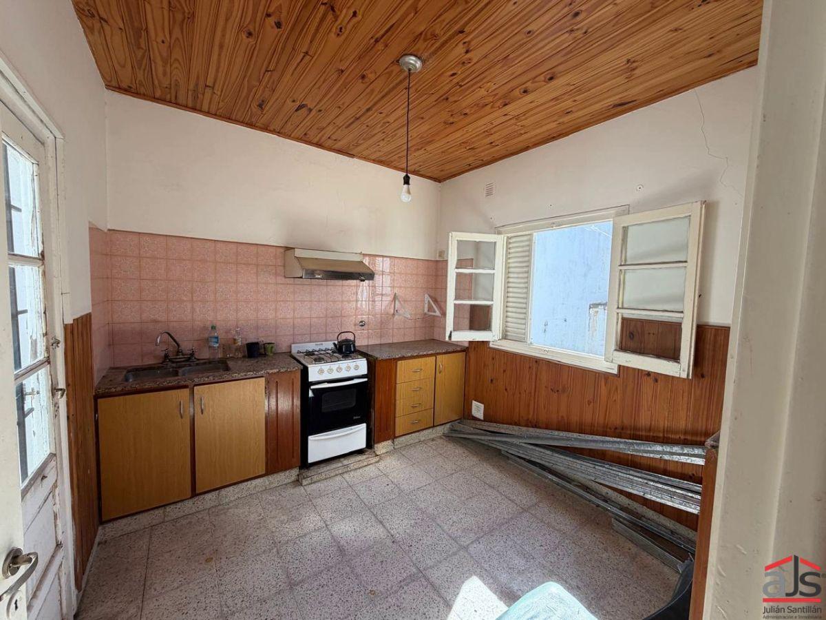 Foto de Casa de 3 ambientes con local, garaje y patios en esquina – Daireaux, imagen 5