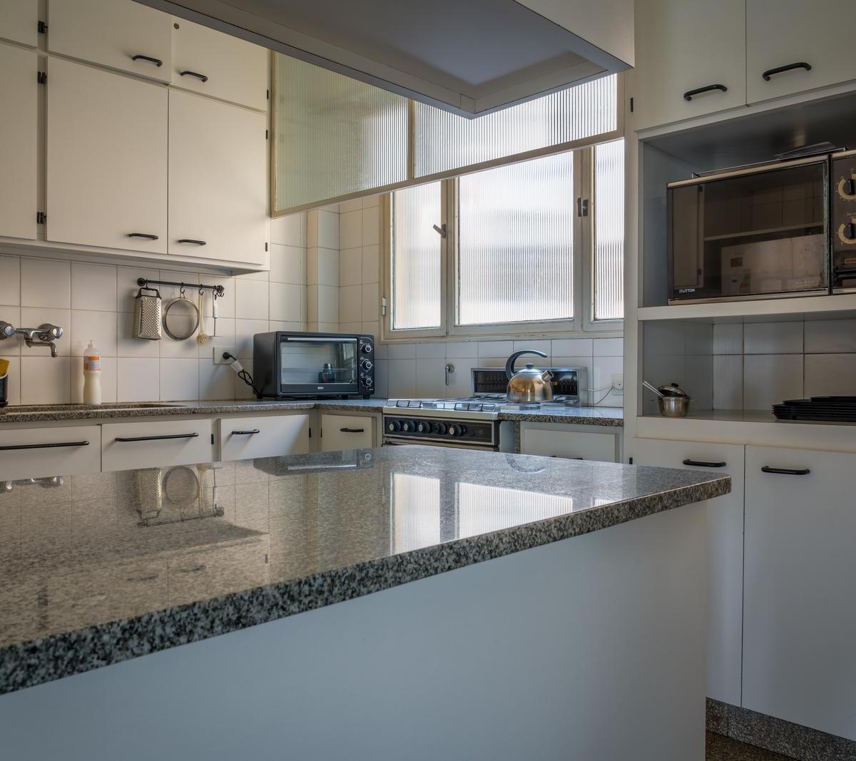Importante Piso en Excelente Ubicación con Terraza Propia 5