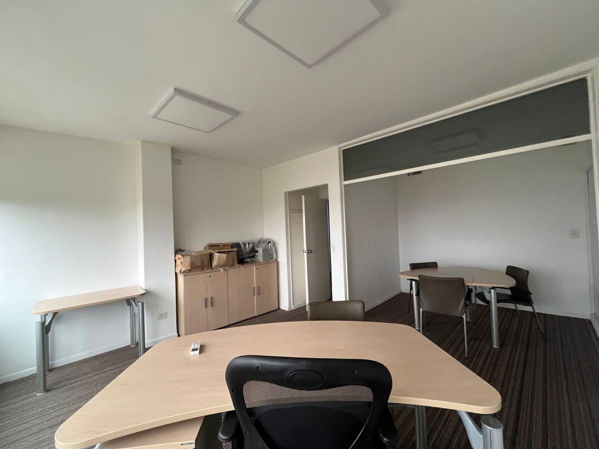 Foto de VENTA OFICINA CON VISTAS 245 METROS FRENTE A PLAZA SAN MARTIN RETIRO, imagen 3