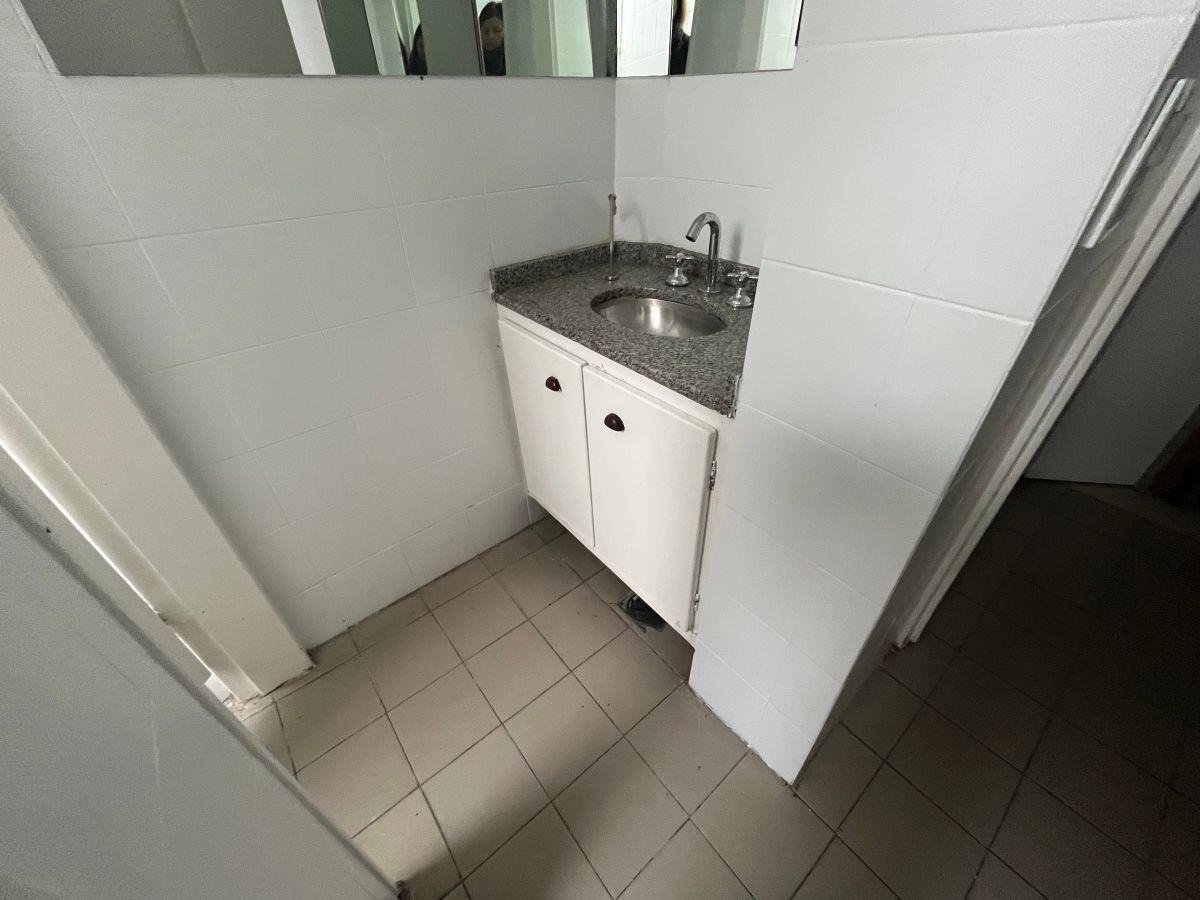 Foto de VENTA OFICINA CON VISTAS 245 METROS FRENTE A PLAZA SAN MARTIN RETIRO, imagen 5