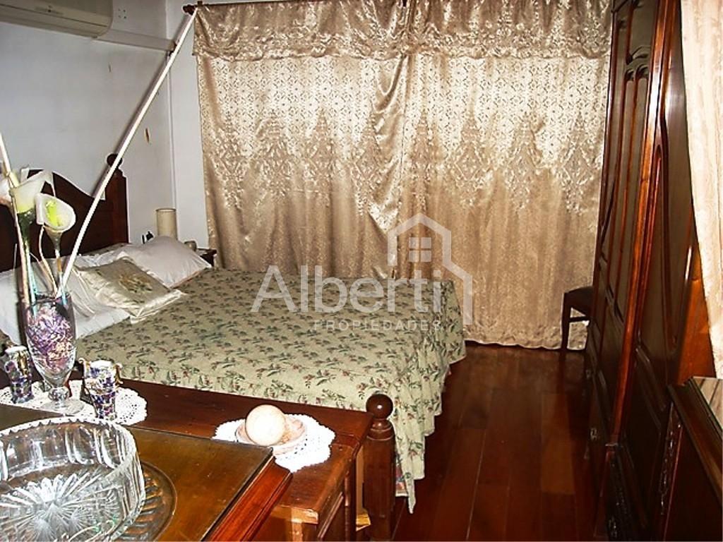 VENTA IMPECABLE CHALET 2 PLANTAS EN HAEDO SUR.