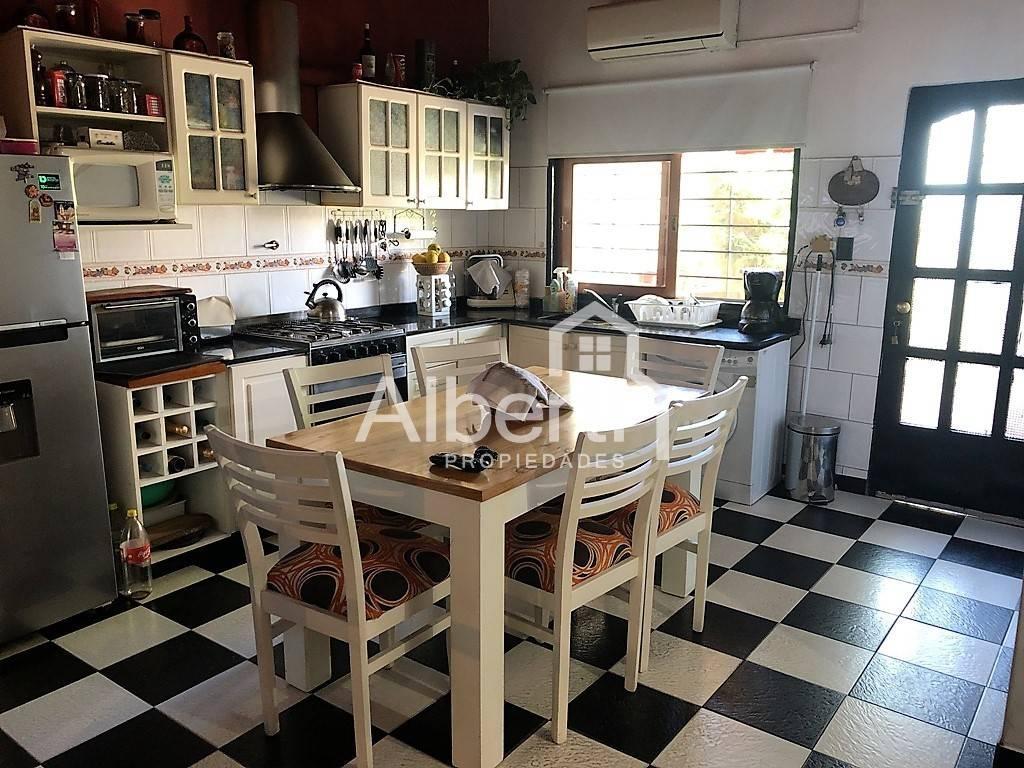 Foto de VENTA - CHALET con FONDO y QUINCHO HAEDO NORTE., imagen 5