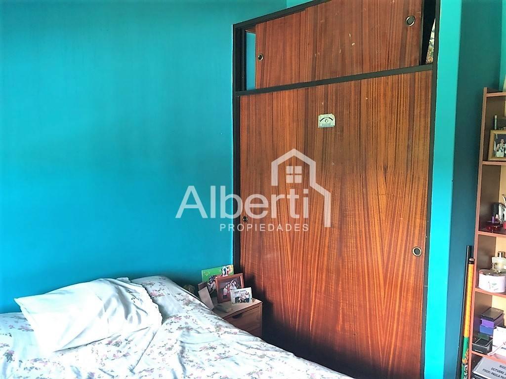 VENTA - CHALET con FONDO y QUINCHO HAEDO NORTE.