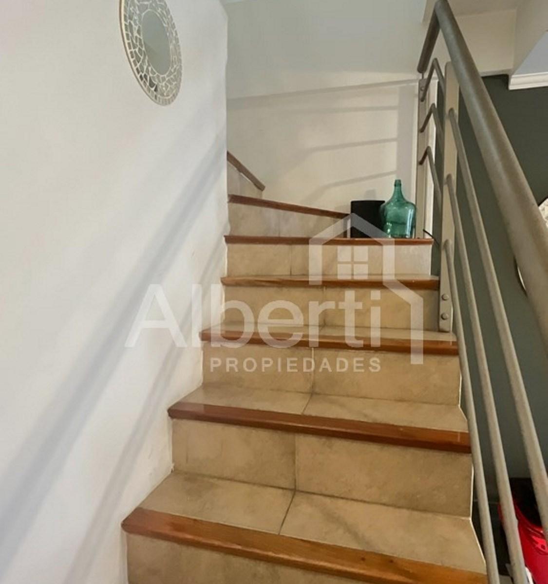 Venta Haedo. Triplex con Cochera y Fondo Parquizado. 2