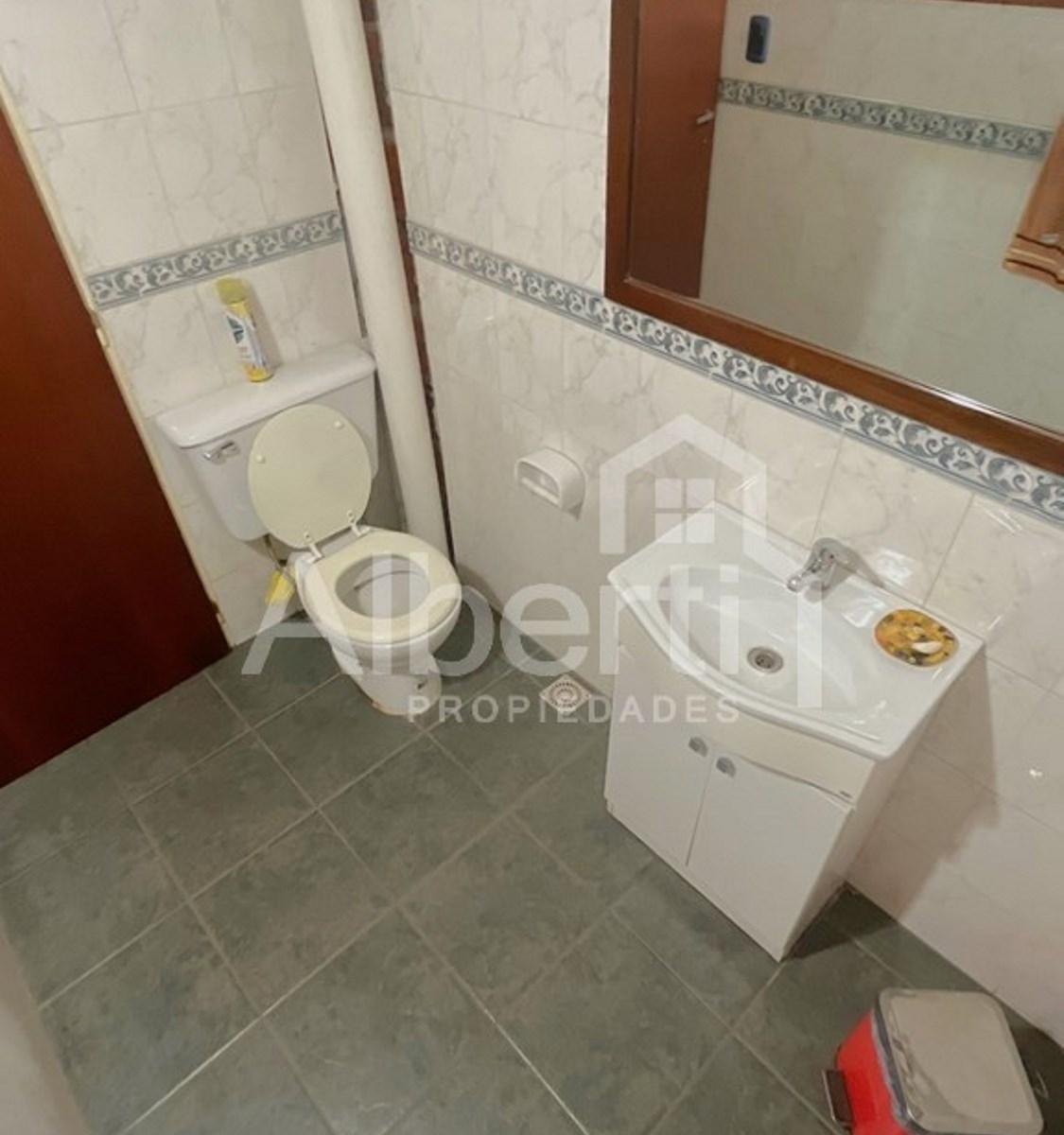 Venta Haedo. Triplex con Cochera y Fondo Parquizado. 5
