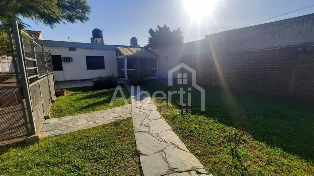 Venta Casa 4 Ambientes con Amplio Fondo en Merlo Norte. 2