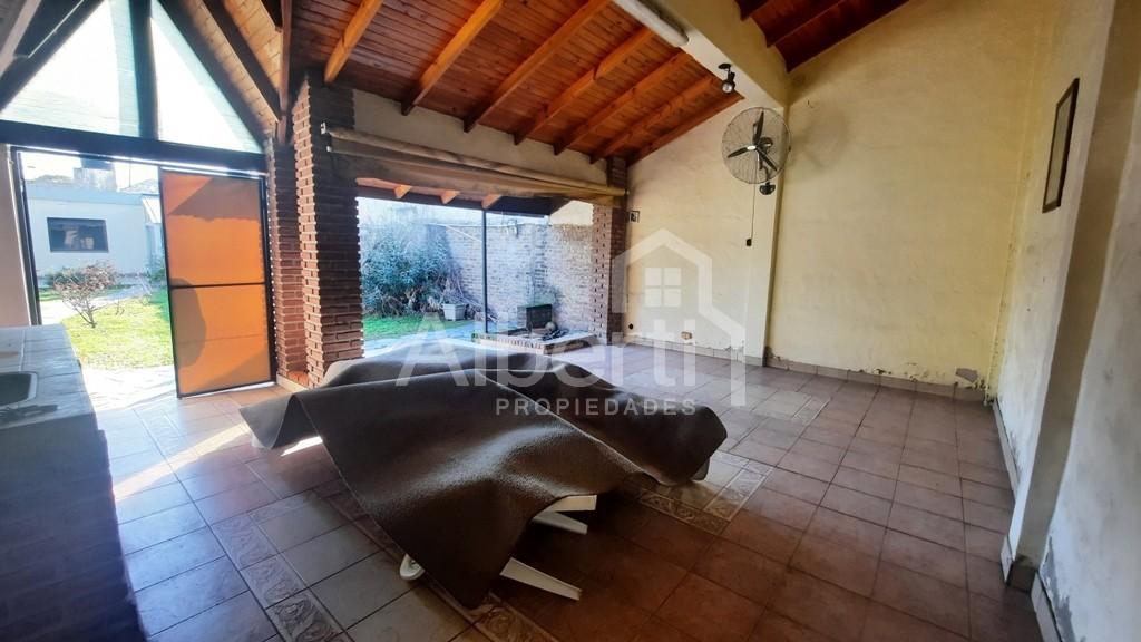 Venta Casa 4 Ambientes con Amplio Fondo en Merlo Norte. 4
