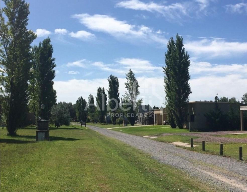Foto de LOTE EN VENTA EN CLUB DE CAMPO SANTA IRENE COMARCAS DEL LUJAN, imagen 2