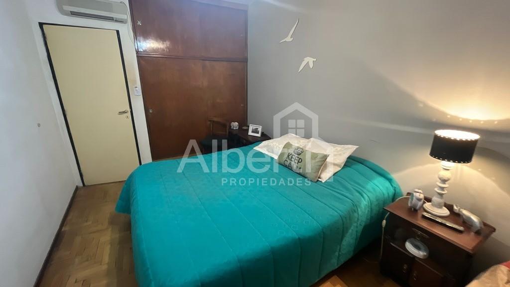 VENTA HAEDO CASA DE ESTILO AMERICANA 5 AMBIENTES CON PARQUE Y PILETA.