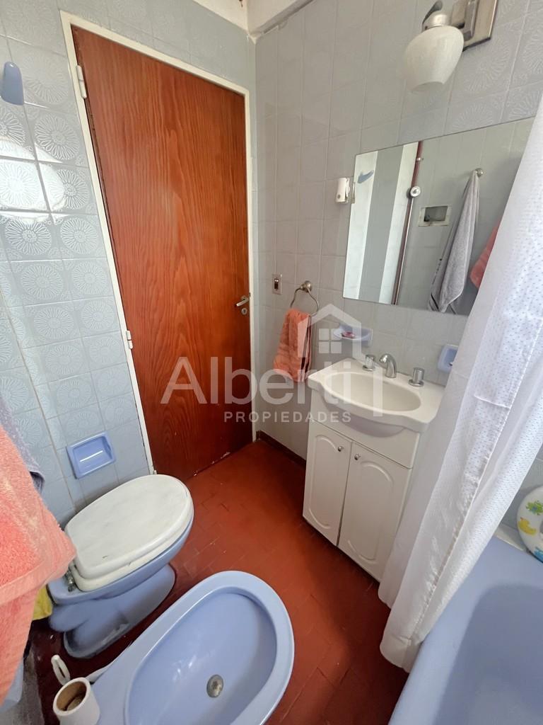 VENTA DEPARTAMENTO 3 AMBIENTES EN HAEDO SUR CON BALCÓN Y PATIO.