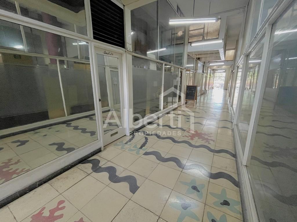 Foto de VENTA LOCAL EN GALERÍA - HAEDO CENTRO (LADO NORTE), imagen 3