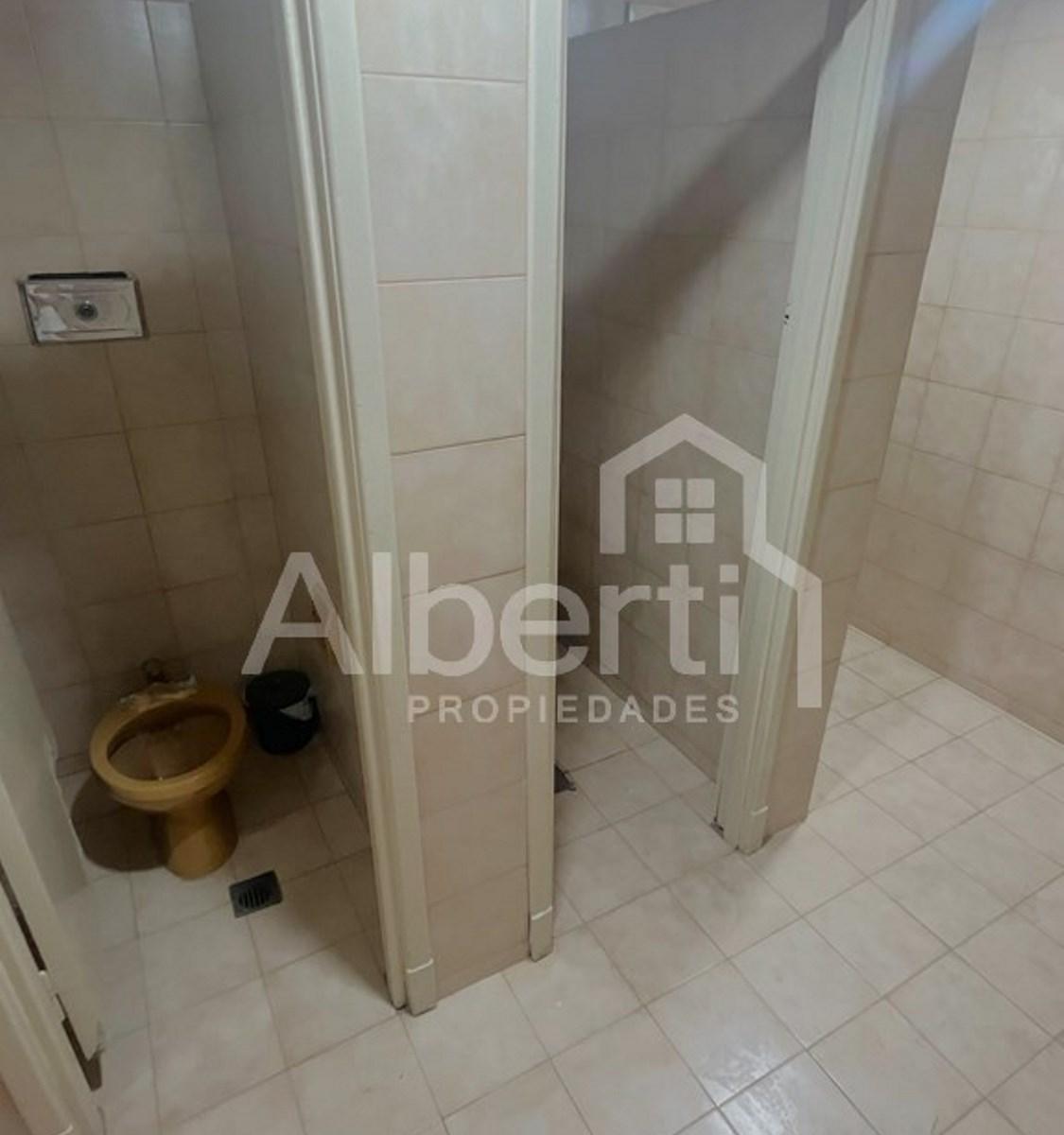 Foto de VENTA LOCAL EN GALERÍA - HAEDO CENTRO (LADO NORTE), imagen 2