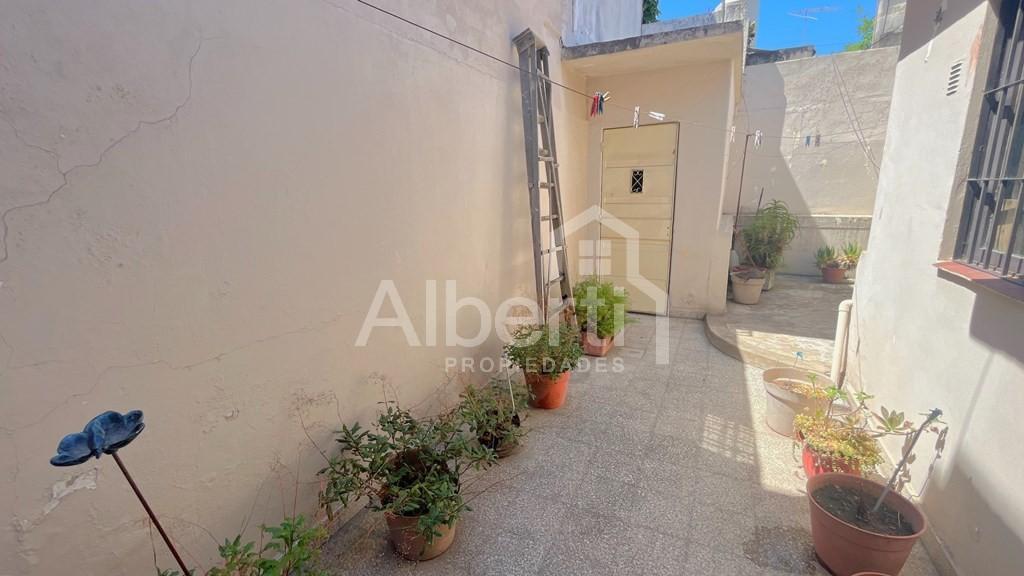 VENTA CASA P.H 2 AMBIENTES ½ EN HAEDO.