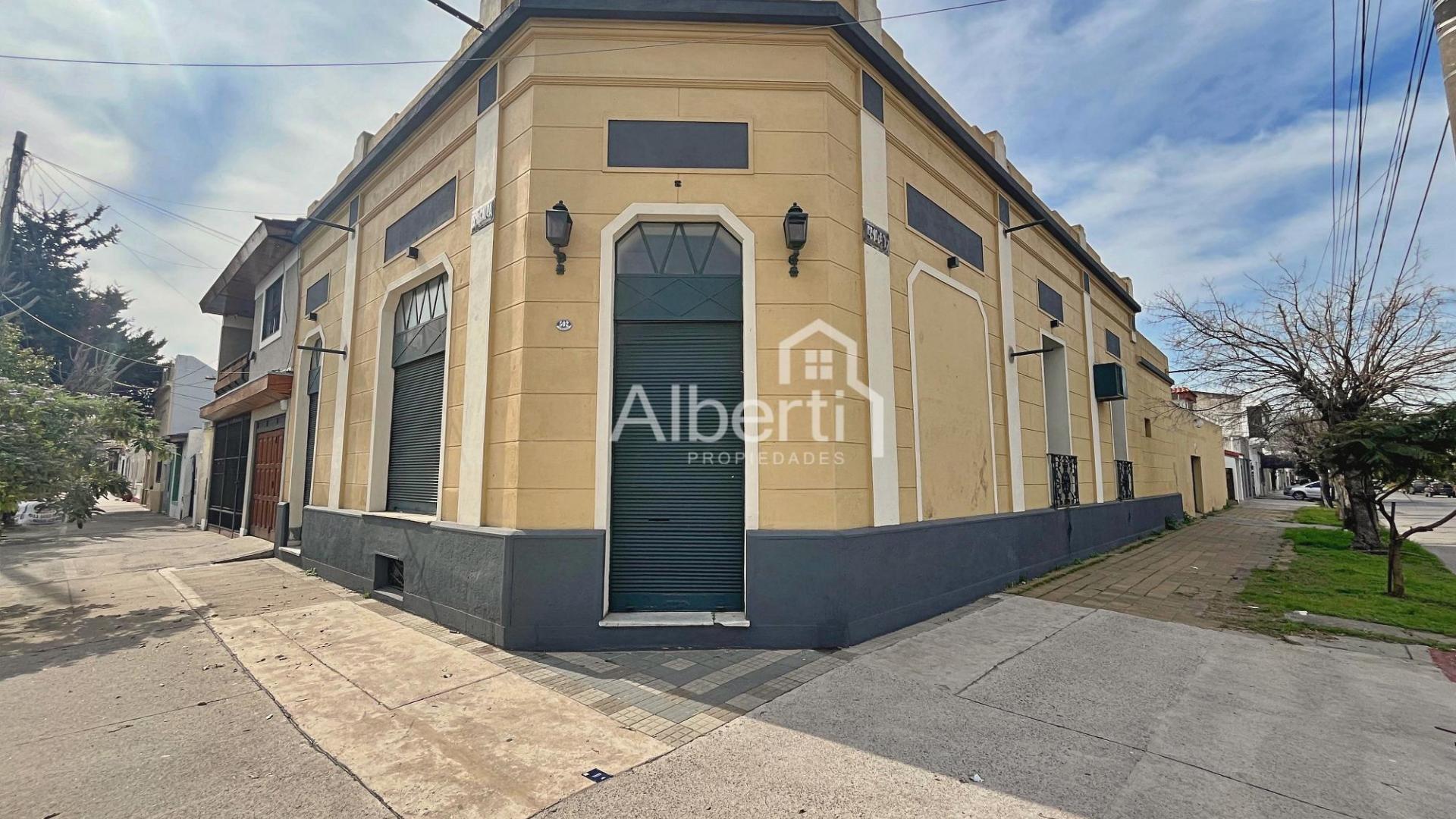 VENTA PROPIEDAD CON LOCAL GASTRONÓMICO EN HAEDO SUR.