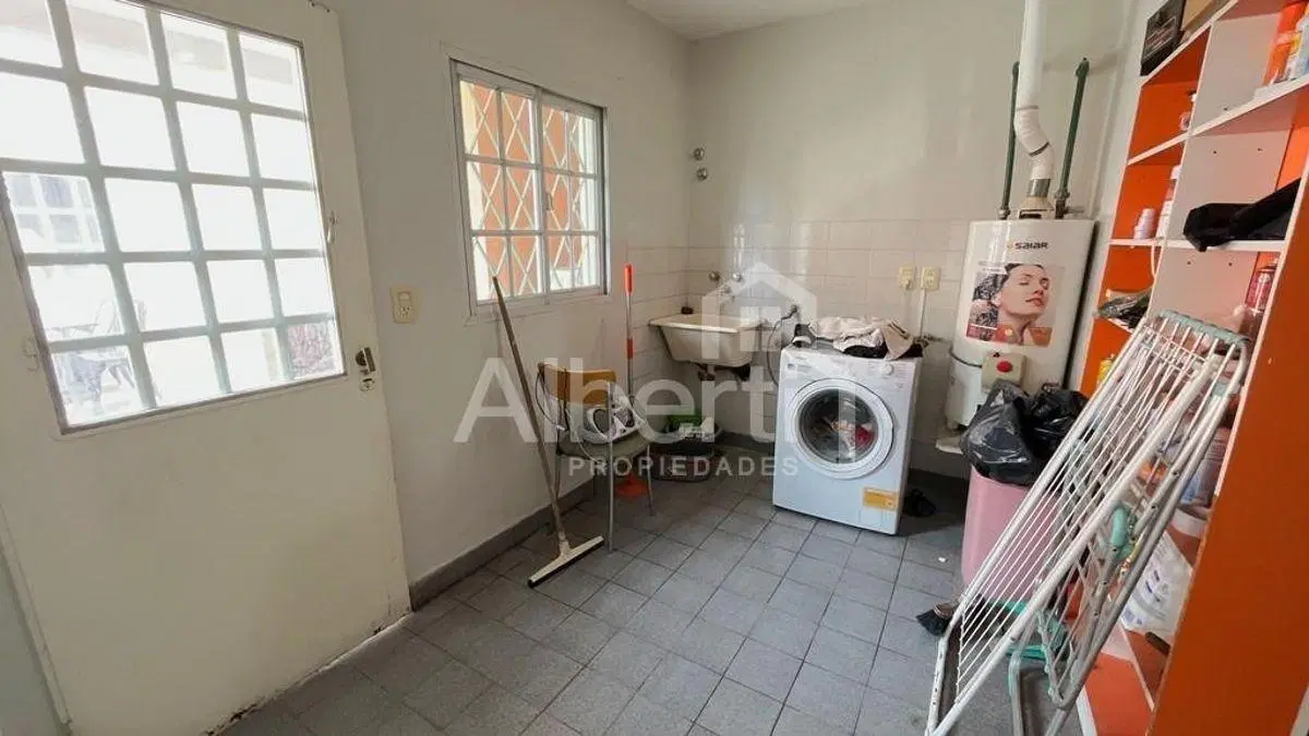 VENTA CASA 4 AMBIENTES EN HAEDO NORTE CON PILETA. 8