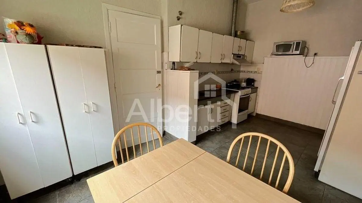 VENTA CASA 4 AMBIENTES EN HAEDO NORTE CON PILETA. 4