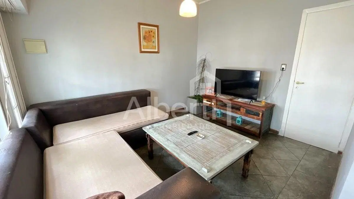 VENTA CASA 4 AMBIENTES EN HAEDO NORTE CON PILETA. 3