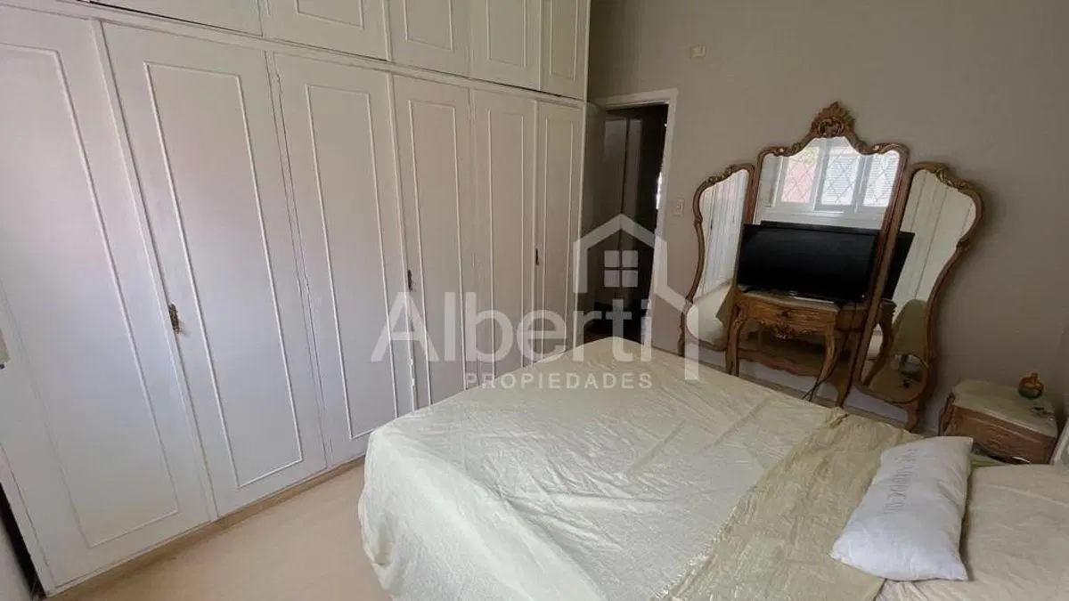 VENTA CASA 4 AMBIENTES EN HAEDO NORTE CON PILETA. 5