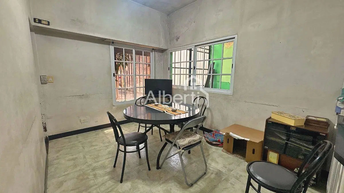 VENTA AMPLIA CASA 4 AMBIENTES EN HAEDO SUR. 3