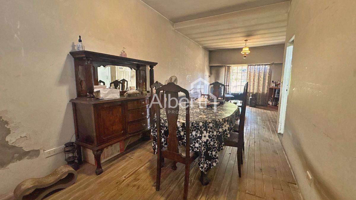 VENTA AMPLIA CASA 4 AMBIENTES EN HAEDO SUR.
