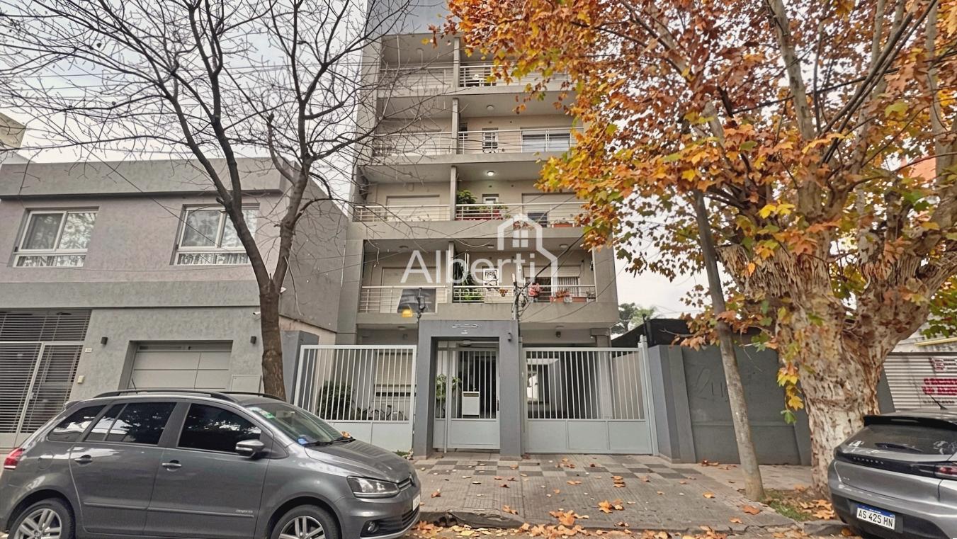VENTA DEPARTAMENTO MONOAMBIENTE DE CATEGORÍA, CON COCHERA EN HAEDO NORTE.
