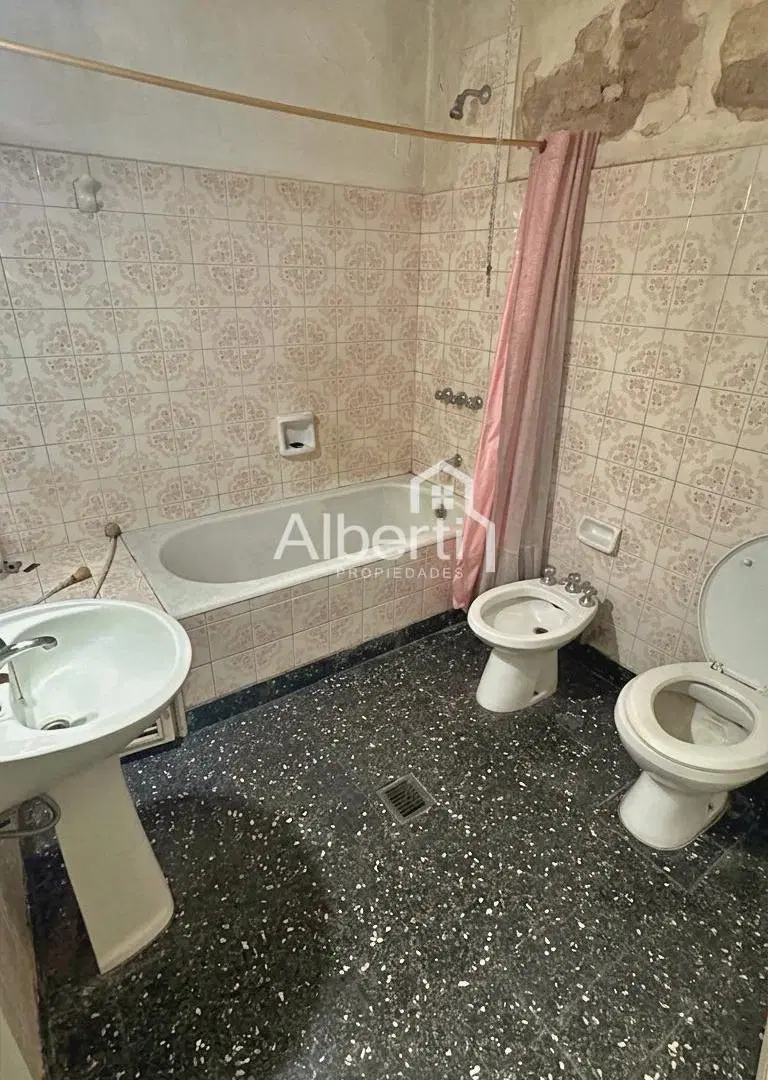 ALQUILER P.H. 4 AMBIENTES CON PATIO EN HAEDO NORTE. 4