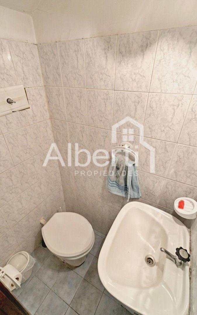 Foto de VENTA PROPIEDAD 4 AMBIENTES EN HAEDO CHICO CON PARQUE., imagen 4