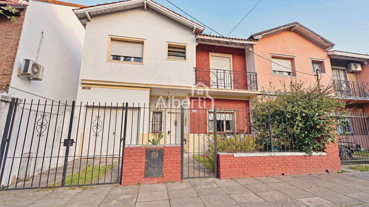 Foto de VENTA PROPIEDAD 4 AMBIENTES EN HAEDO CHICO CON PARQUE., imagen 1