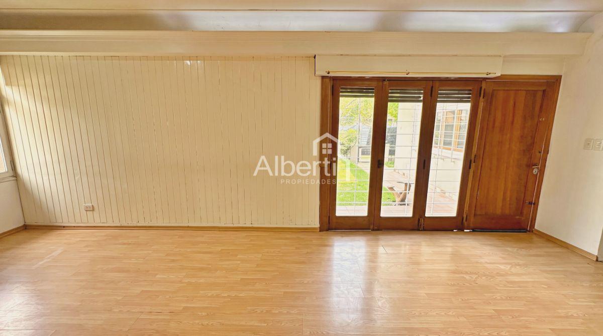 Foto de ALQUILER CASA 3 AMBIENTES CON PARQUE EN HAEDO NORTE – BARRIO GÜEMES., imagen 2