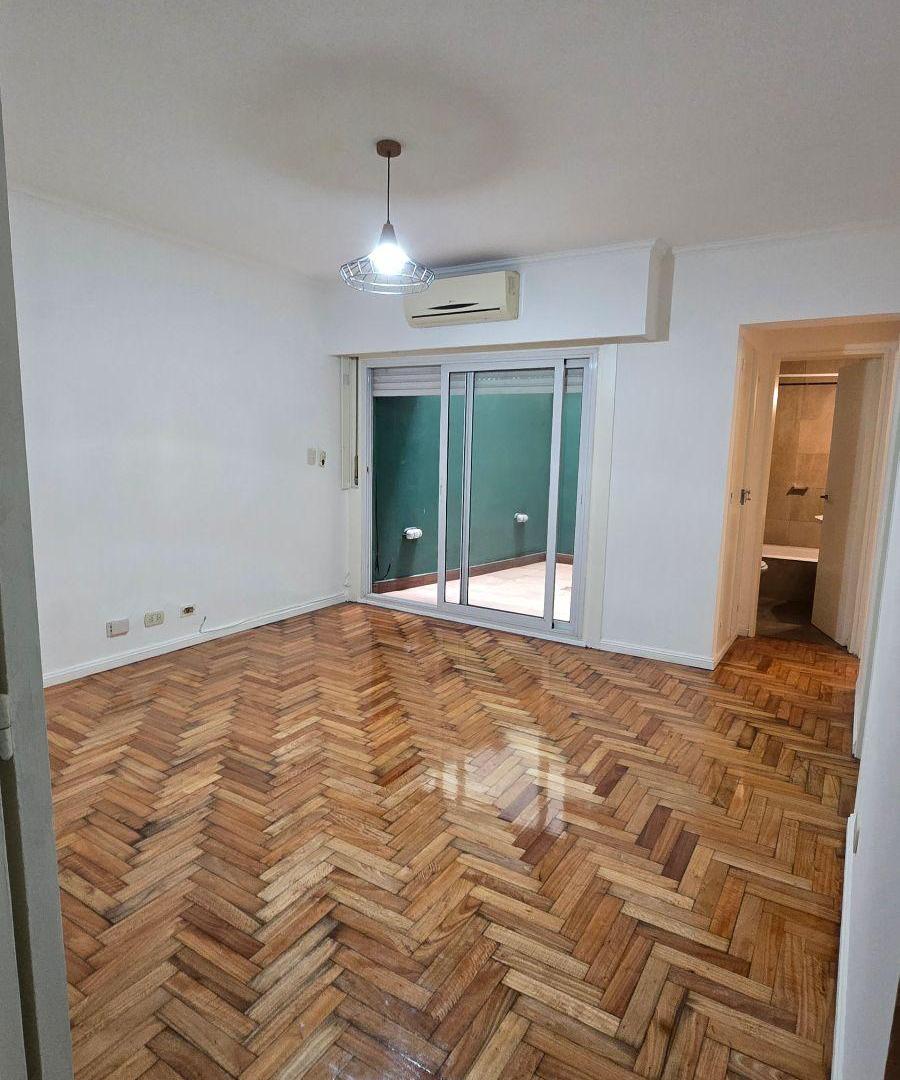 Foto de 2 AMB URIBURU 1600 1° RECOLETA PATIO LATERAL SPLIT BAJAS EXPENSAS, imagen 2