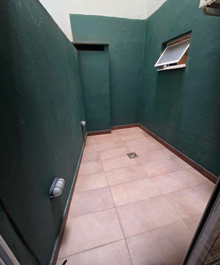 Foto de 2 AMB URIBURU 1600 1° RECOLETA PATIO LATERAL SPLIT BAJAS EXPENSAS, imagen 4