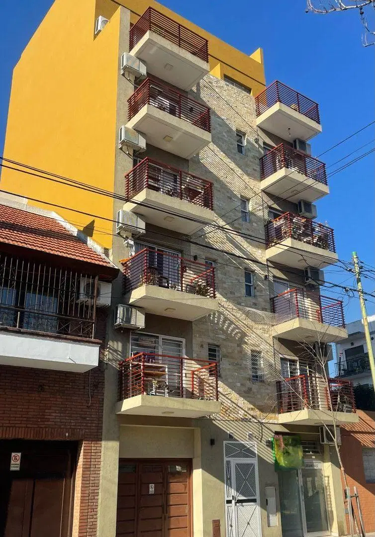 Lascano 5100 Duplex 2 amb al fte con 2 balcones baño y toilette 5