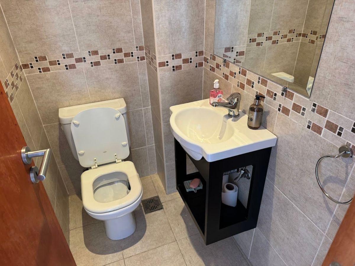 Foto de Departamento Semipiso en alquiler 2 amb con balcón y toilette, imagen 2