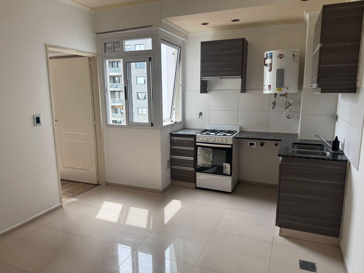 Foto de Departamento 2 ambientes en alquiler en Monte Castro, imagen 1