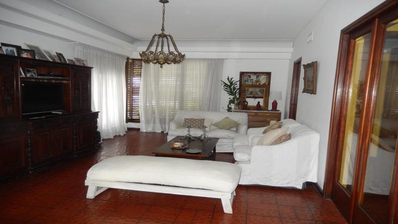 Casa en Venta, 5 Ambientes, Quilmes Centro, Garage, Amplio Patio, Quincho, Pileta 5
