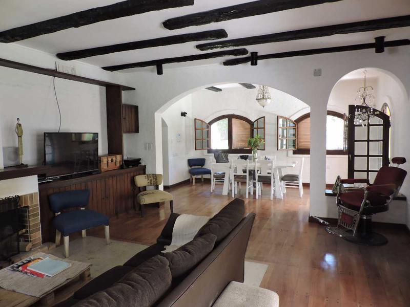 Impecable Quinta en Venta Estilo Colonial con Gran Piscina Sobre Lote de 2200 m² No Alquiler 5