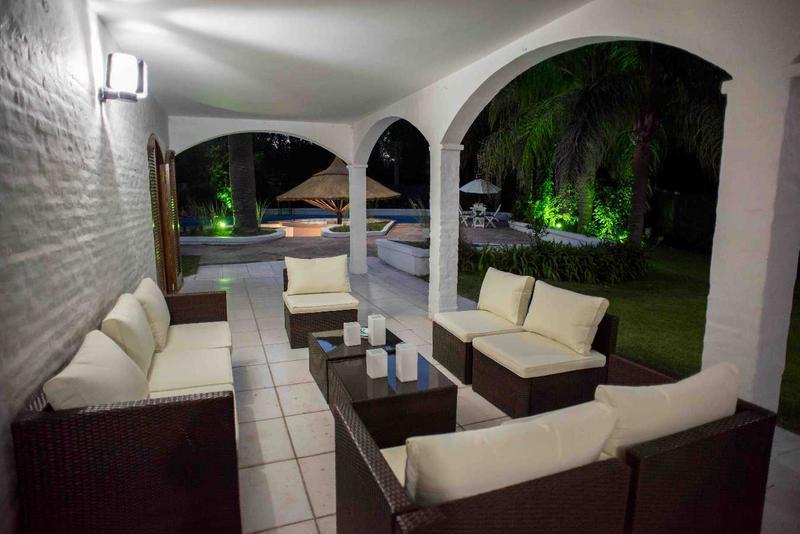 Impecable Quinta en Venta Estilo Colonial con Gran Piscina Sobre Lote de 2200 m² No Alquiler 3