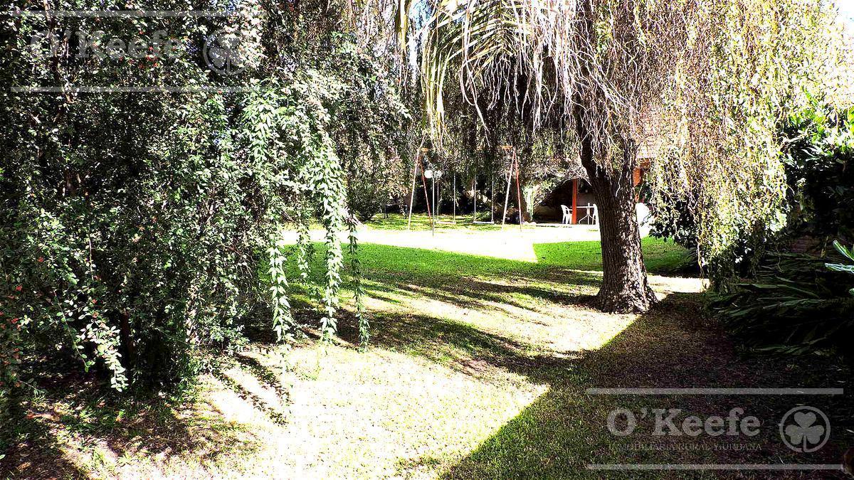 En Berazategui Hermoso Chalet de 8 Ambientes con Parque y Pileta en Venta Sobre Terreno de 1940 m². 1