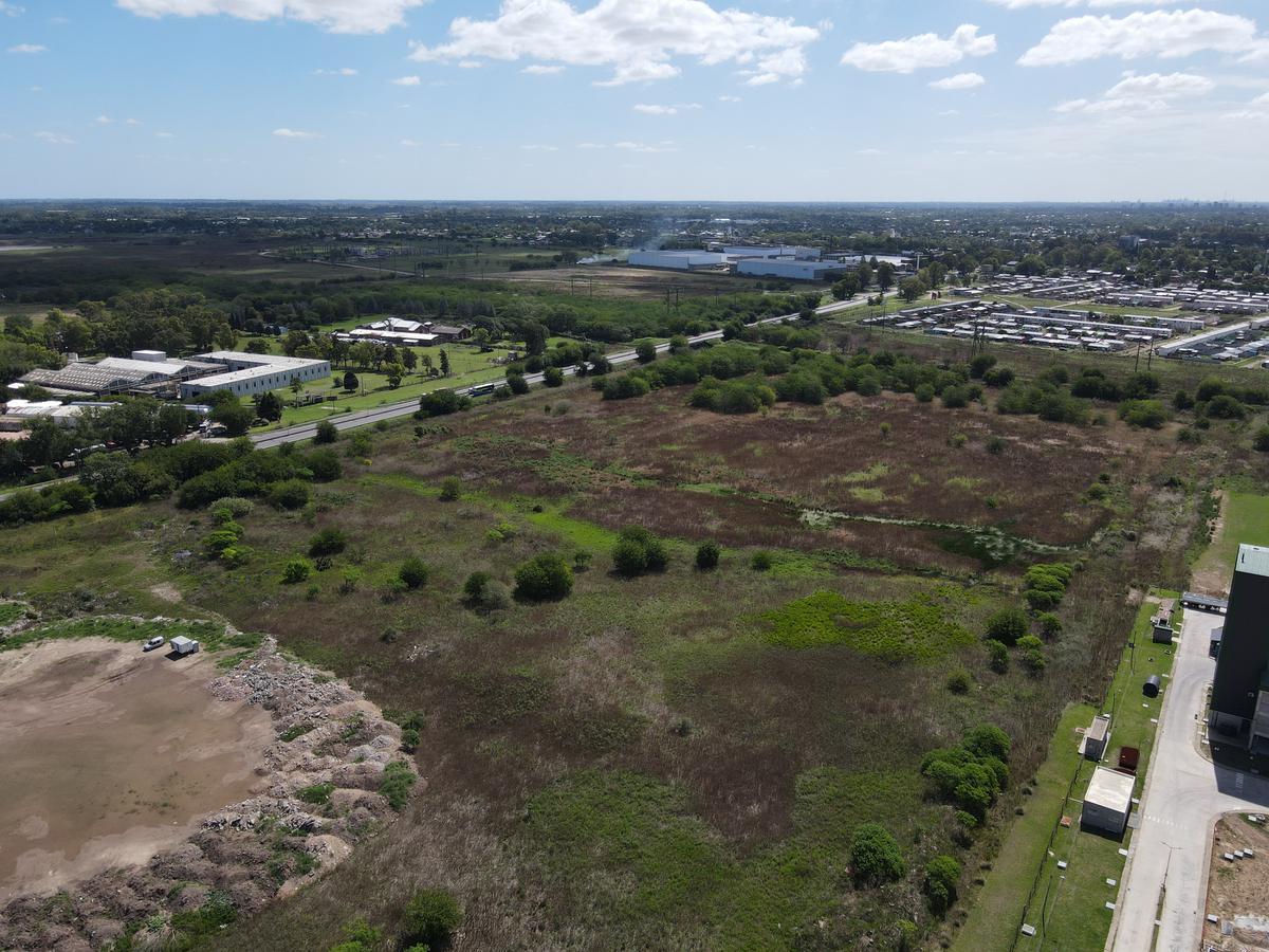 Lote / Terreno / Predio Industrial / Comercial en Venta de 2,5 Has en Florencio Varela 5