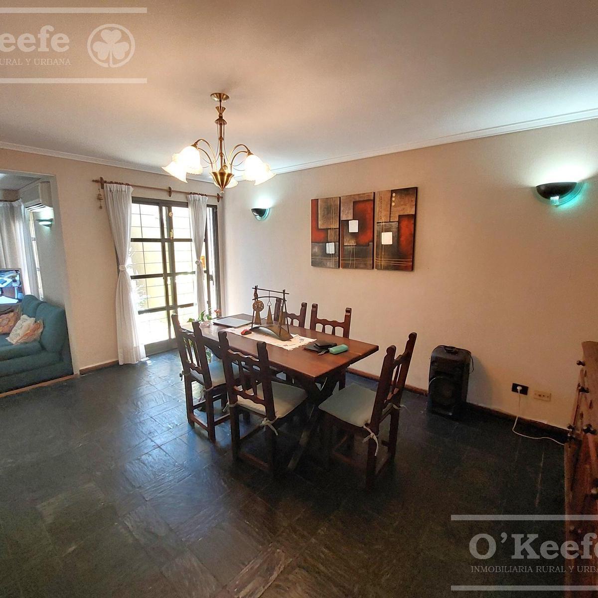 Casa de 5 Ambientes, en Venta. Terminaciones de Gran Calidad y Jardín. 2