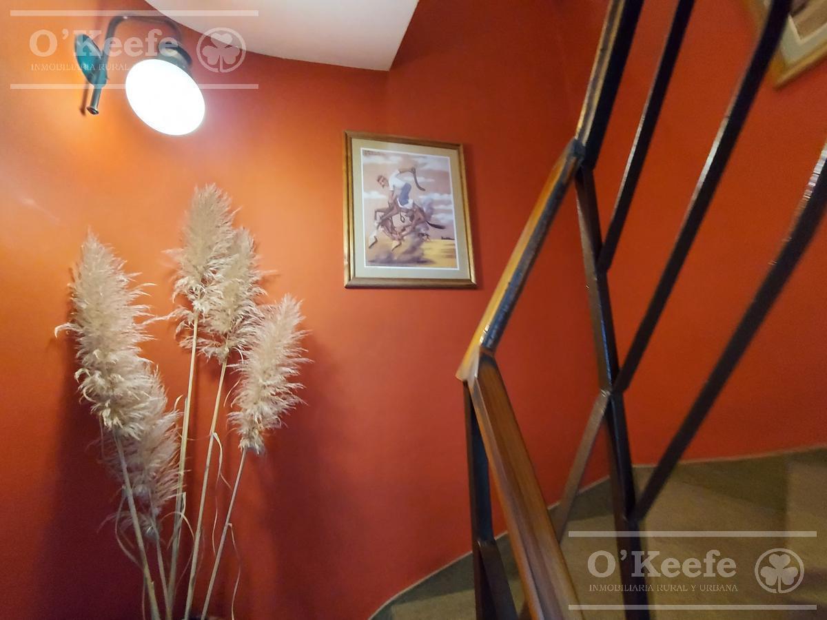 Foto de Casa de 6 ambientes en venta - Barrio Parque Bernal, imagen 4
