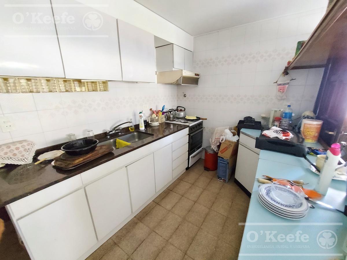 Foto de Casa de 6 ambientes en venta - Barrio Parque Bernal, imagen 5