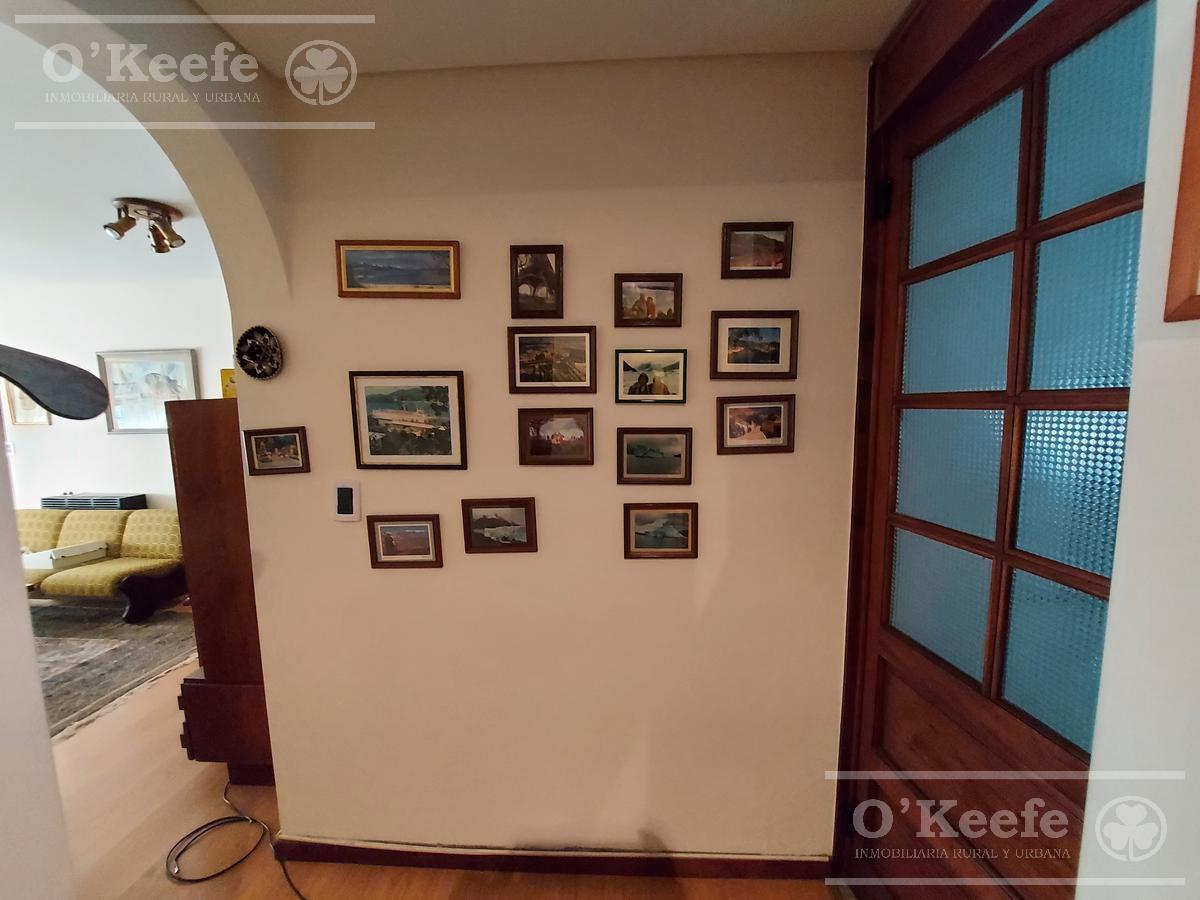Foto de Casa de 6 ambientes en venta - Barrio Parque Bernal, imagen 3