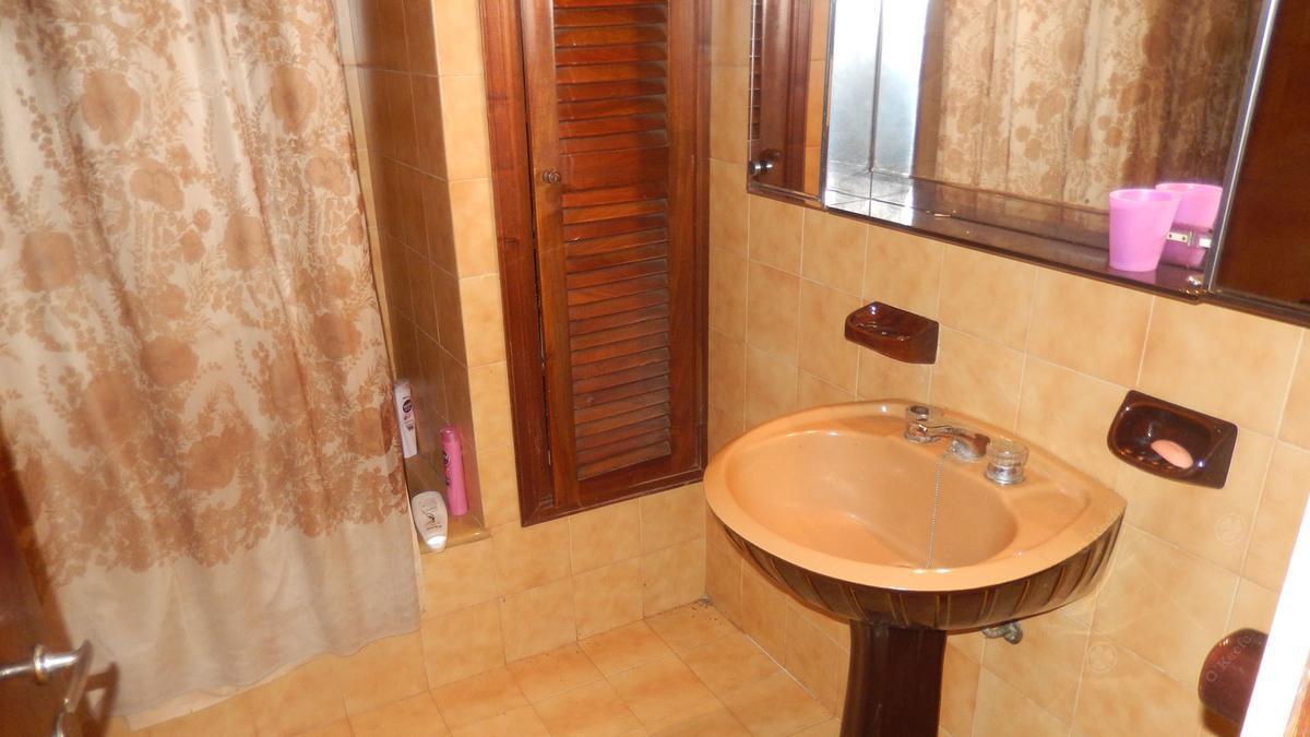 Casa de 5 ambientes en venta, próxima al centro de Quilmes.