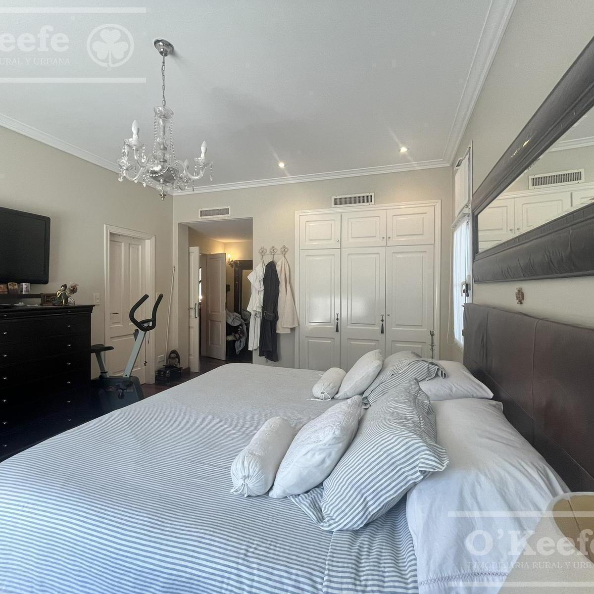 Foto de Casa en venta de estilo francés de cinco ambientes en Abril Club de, imagen 3