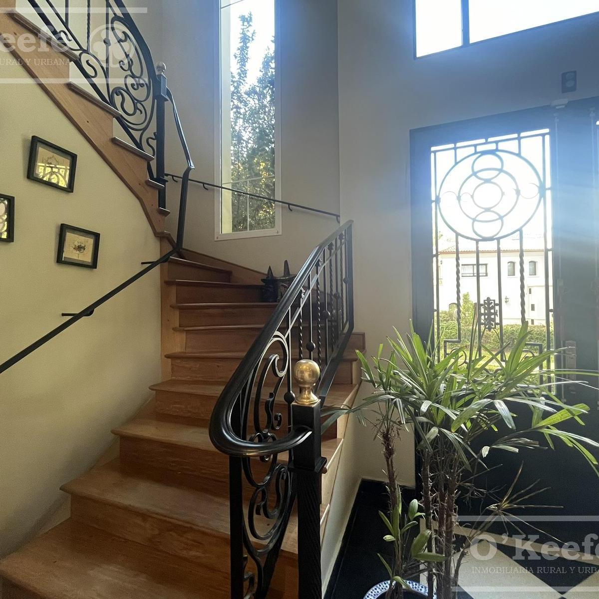 Foto de Casa en venta de estilo francés de cinco ambientes en Abril Club de, imagen 5