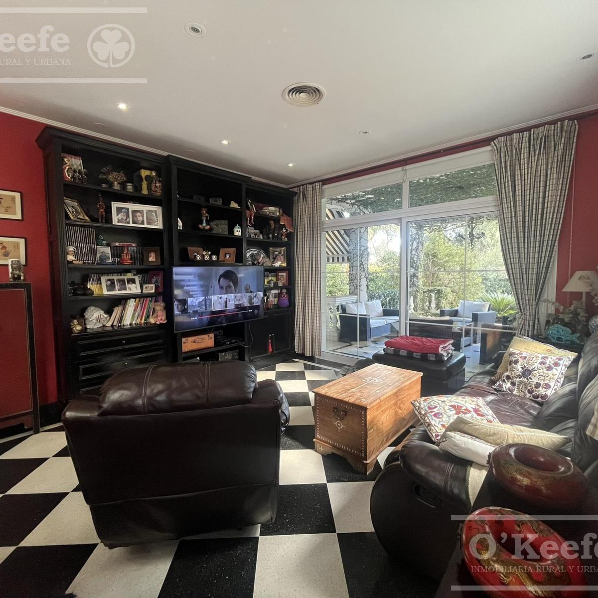 Foto de Casa en venta de estilo francés de cinco ambientes en Abril Club de, imagen 3
