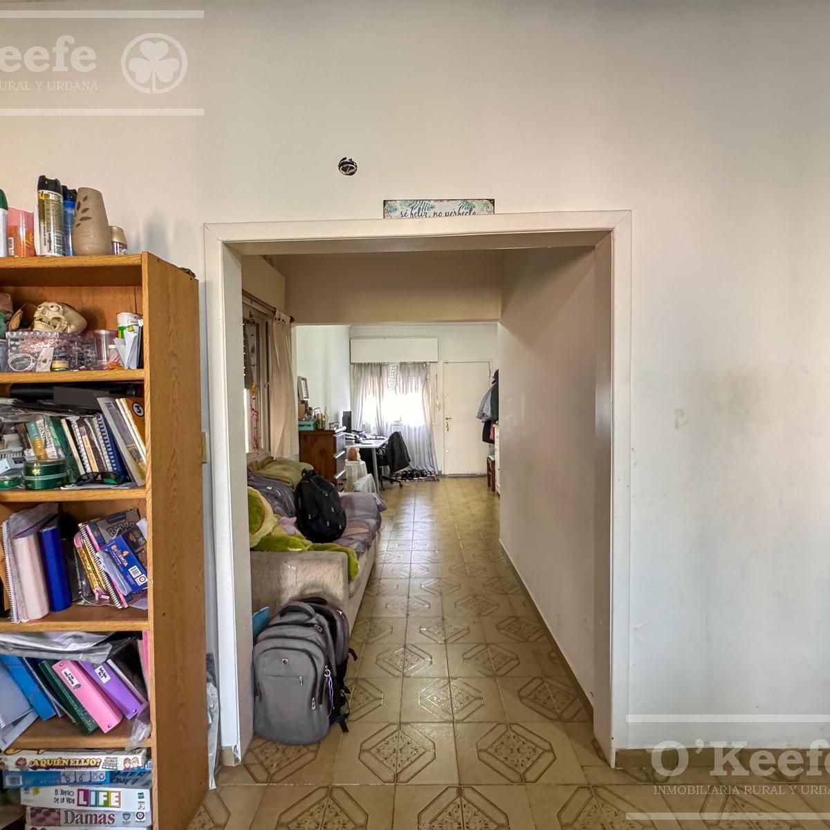 Casa en Venta de 3 ambientes en Bernal con amplio Jardin